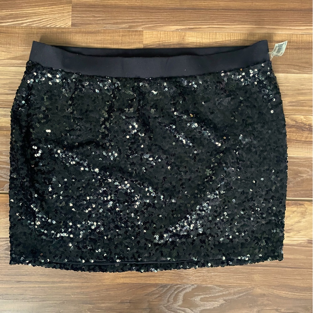 Torrid Black stretch sequined mini skirt size 4 NWT
